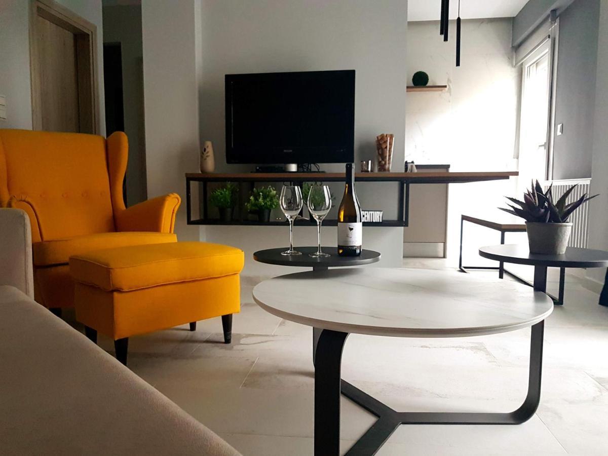 Cozy Modern Apartment Inside The City Center Thessaloniki Exterior photo